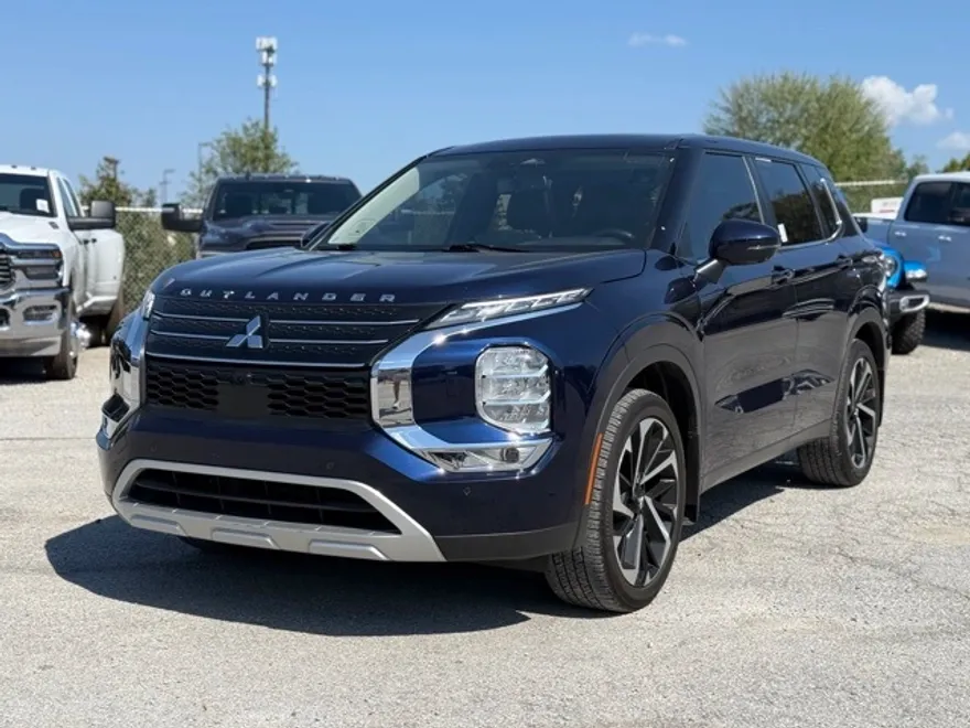 2024 Mitsubishi Outlander SE Black Edition photo 1