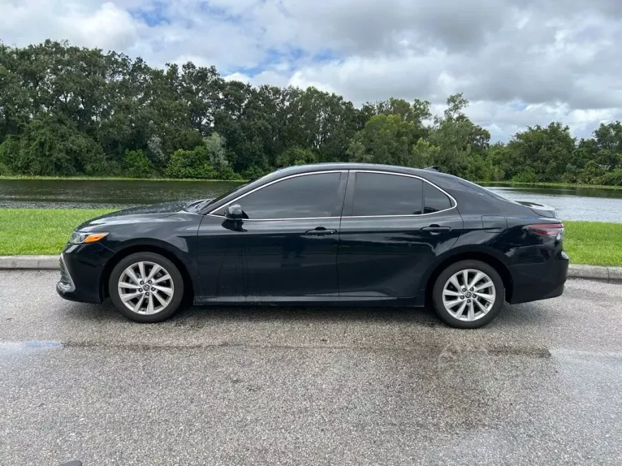 2023 Toyota Camry LE photo 1