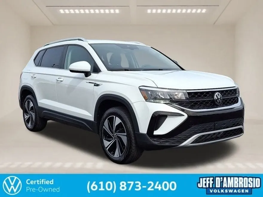 2024 Volkswagen Taos SE photo 1