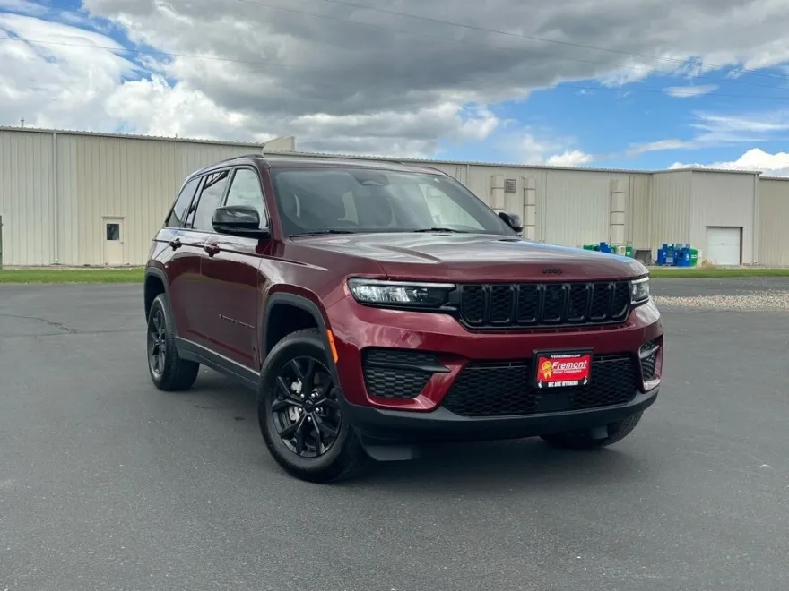 2024 Jeep Grand Cherokee Altitude photo 1