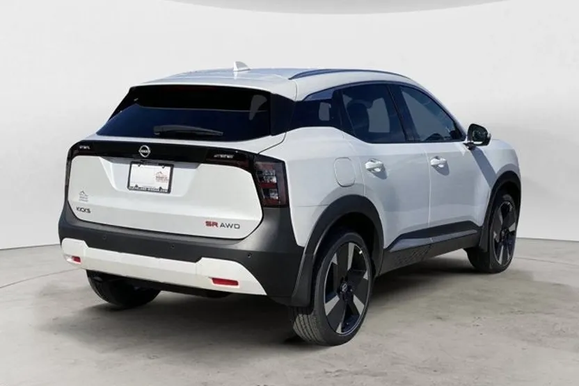 2025 Nissan Kicks SR photo 1