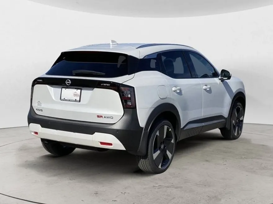 2025 Nissan Kicks SR photo 1