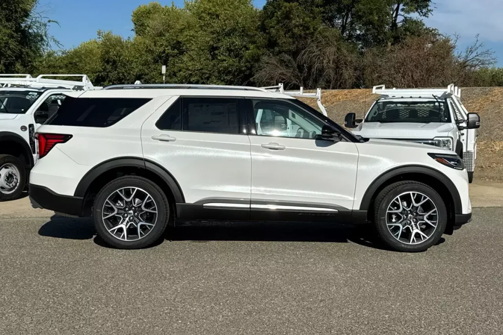2025 Ford Explorer Platinum photo 1