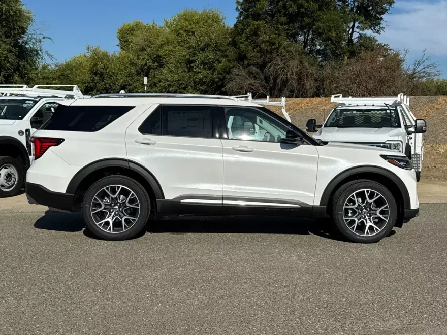 2025 Ford Explorer Platinum photo 1