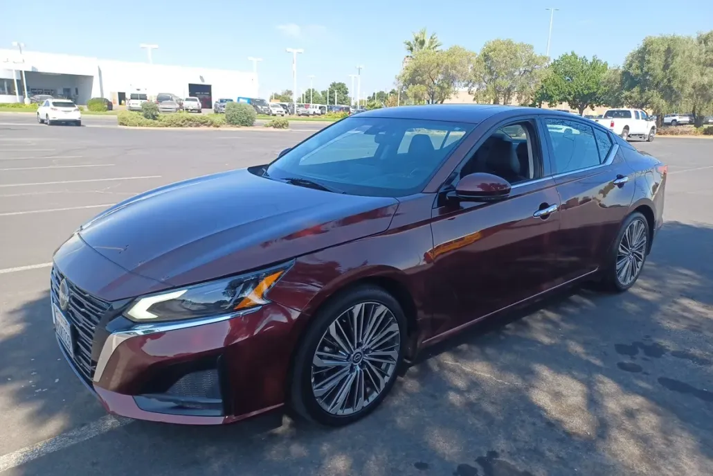 2024 Nissan Altima 2.5 SL photo 1