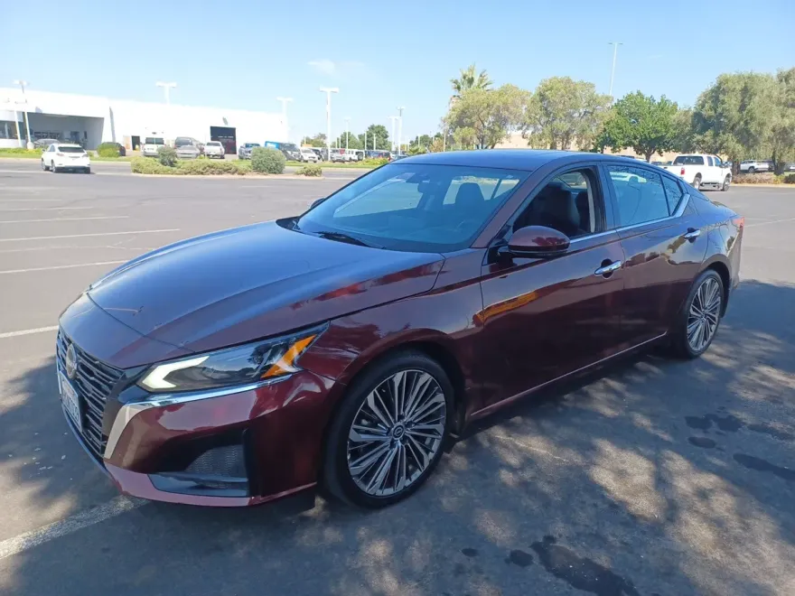 2024 Nissan Altima 2.5 SL photo 1