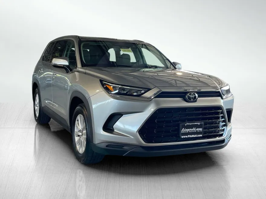 2025 Toyota Grand Highlander XLE photo 1