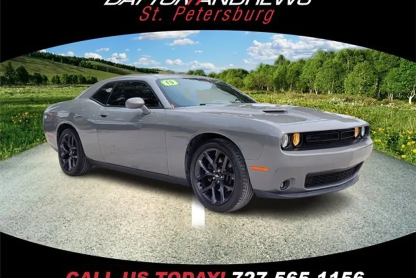 2019 Dodge Challenger SXT photo 1