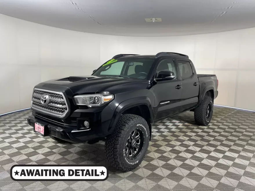 2017 Toyota Tacoma TRD Sport V6 photo 1