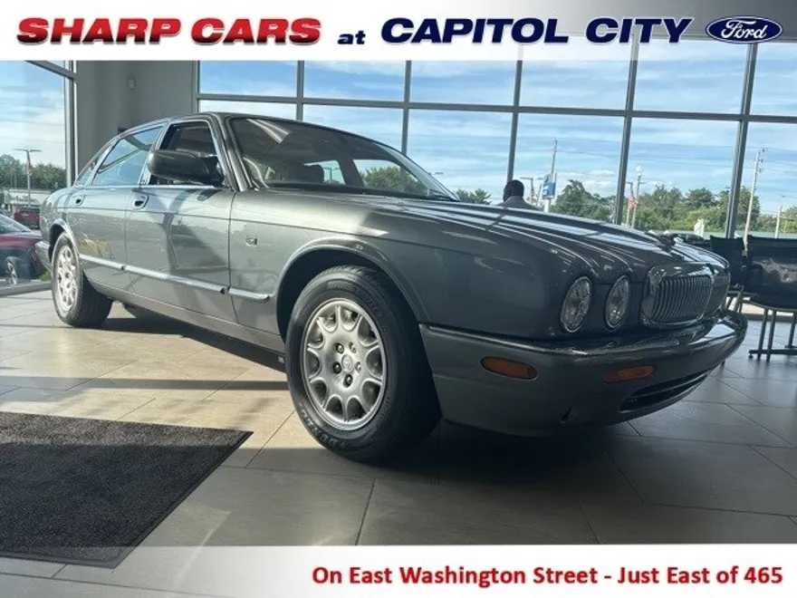 2002 Jaguar XJ 8 Base photo 1