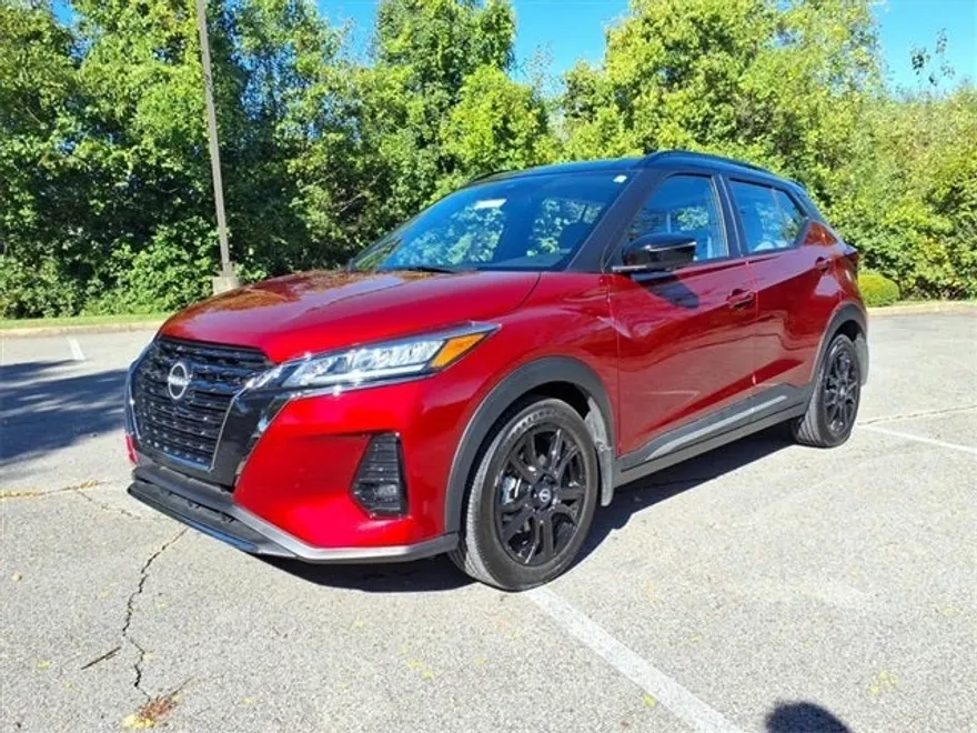 2024 Nissan Kicks SR photo 1