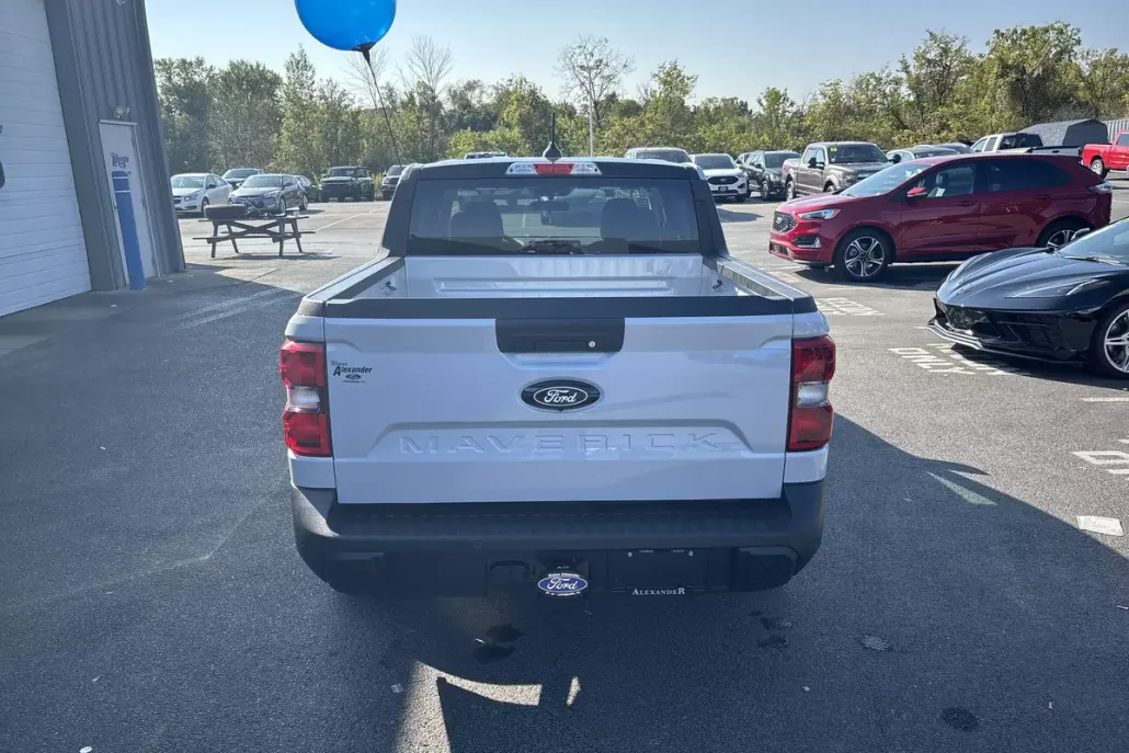 2025 Ford Maverick XLT photo 1
