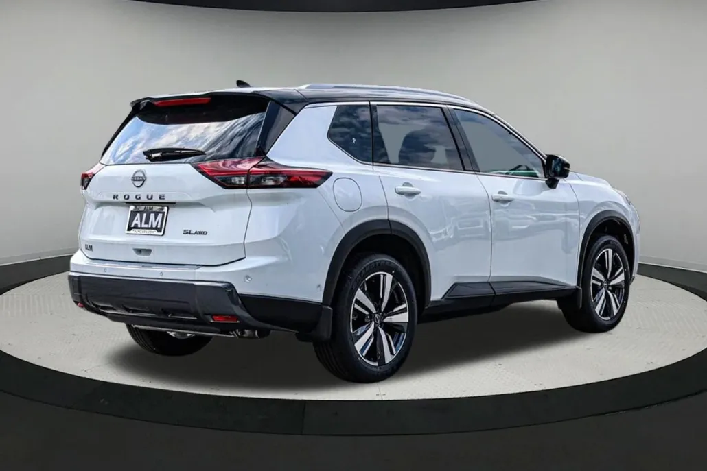 2025 Nissan Rogue SL photo 1