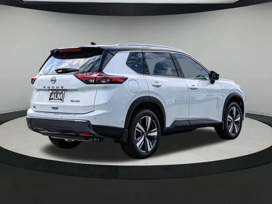 2025 Nissan Rogue SL photo 1