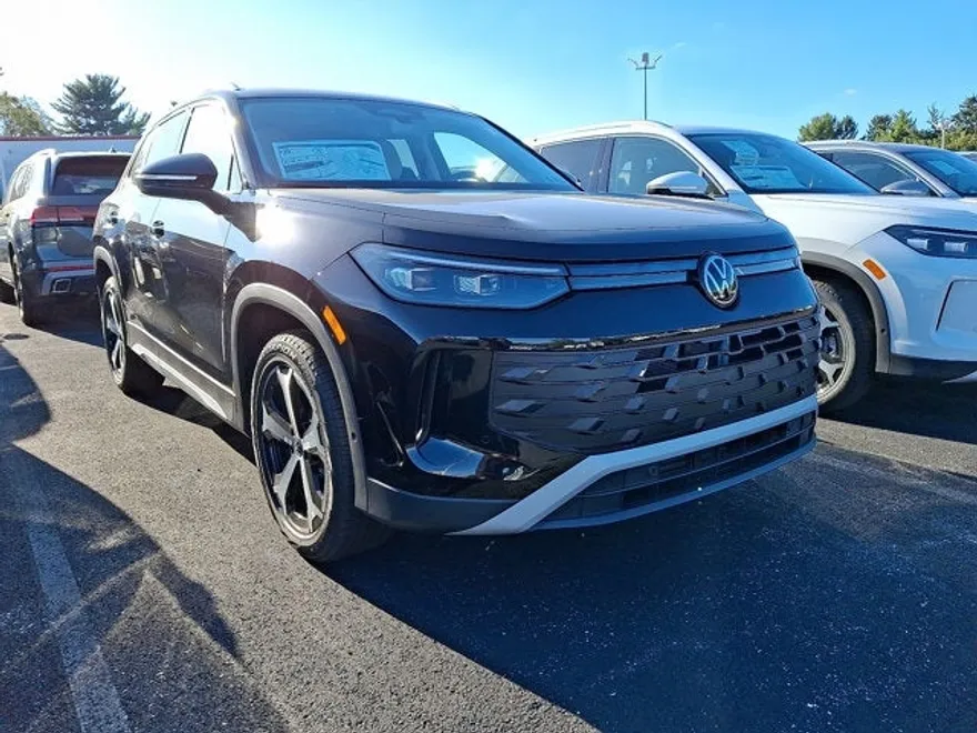2025 Volkswagen Tiguan SE photo 1