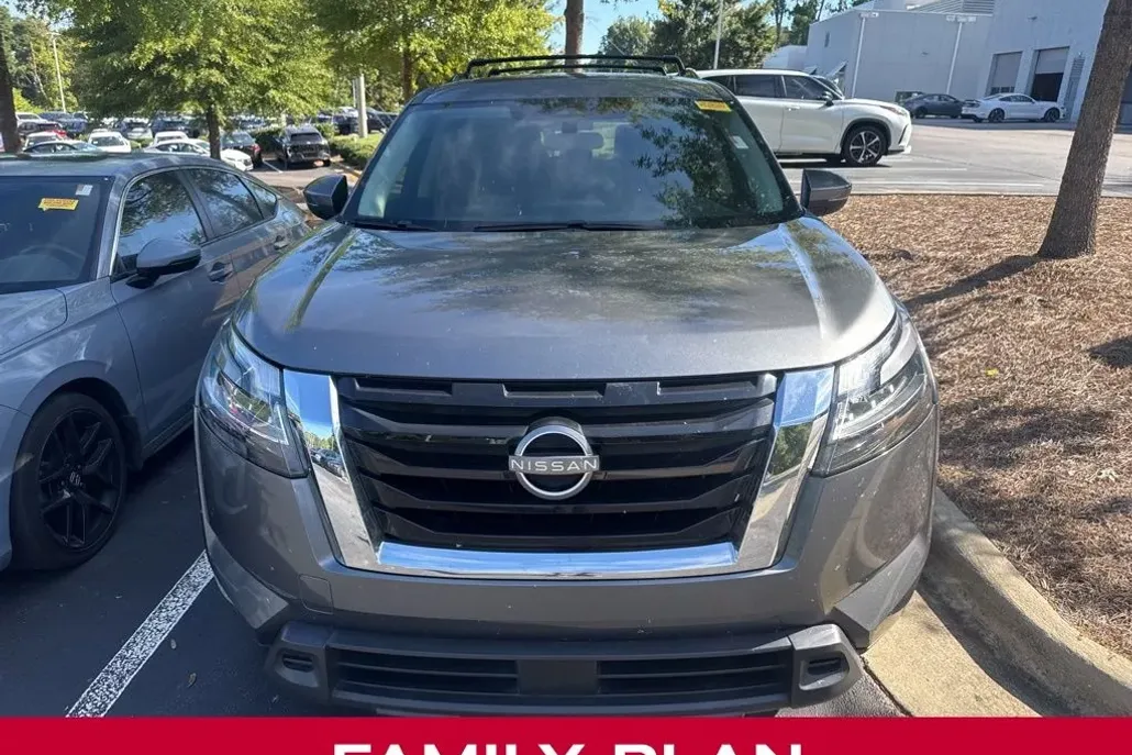 2022 Nissan Pathfinder SV photo 1