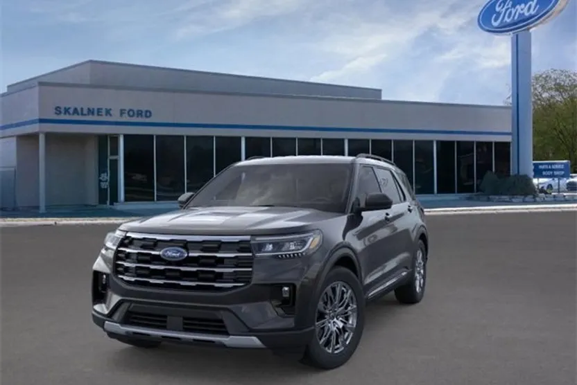 2025 Ford Explorer photo 1