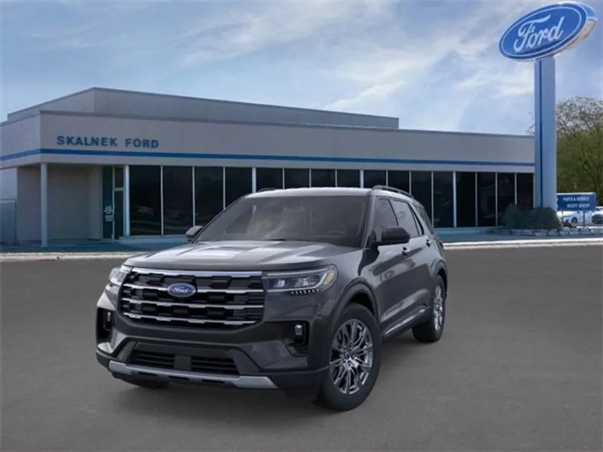 2025 Ford Explorer photo 1