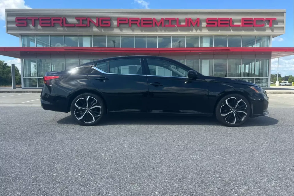 2023 Nissan Altima 2.5 SR photo 1