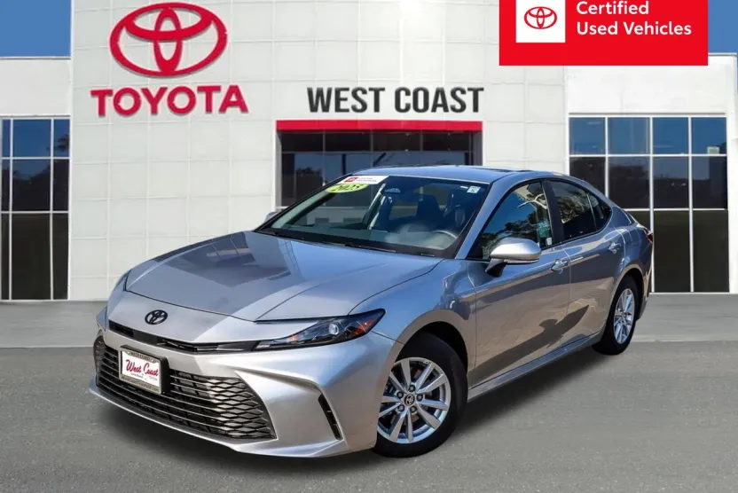 2025 Toyota Camry LE photo 1