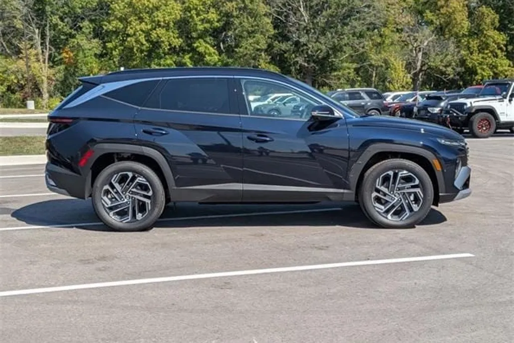 2025 Hyundai Tucson Hybrid Limited photo 1
