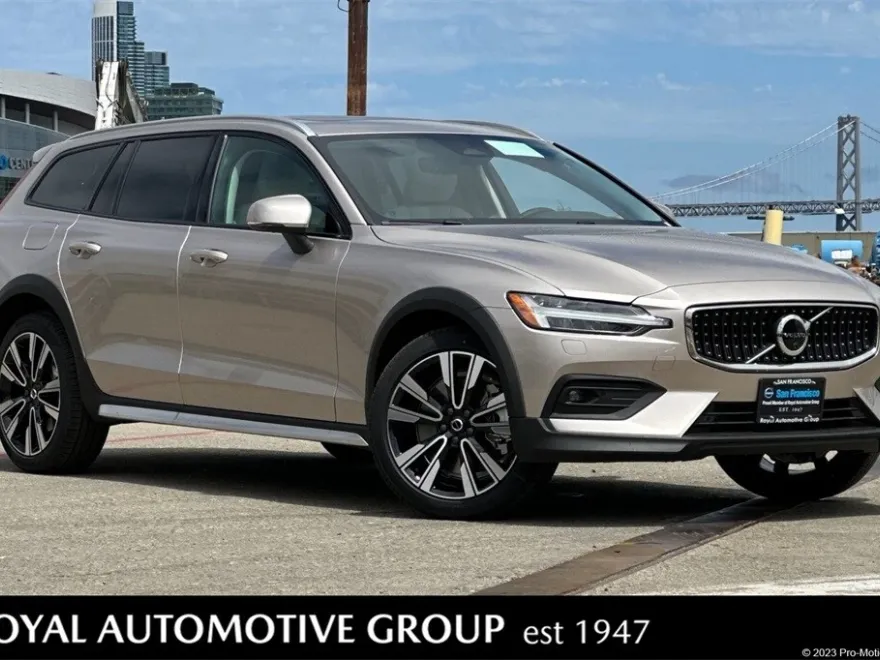 2026 Volvo V60 Cross Country B5 photo 1