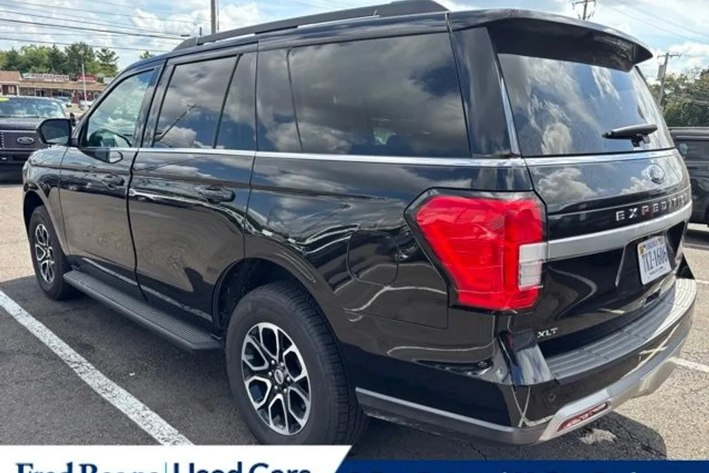 2024 Ford Expedition XLT photo 1