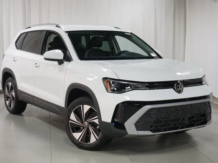 2025 Volkswagen Taos SE photo 1