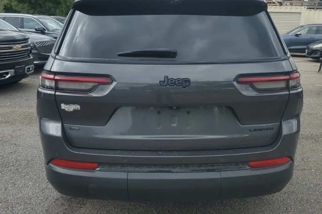 2023 Jeep Grand Cherokee Limited photo 1
