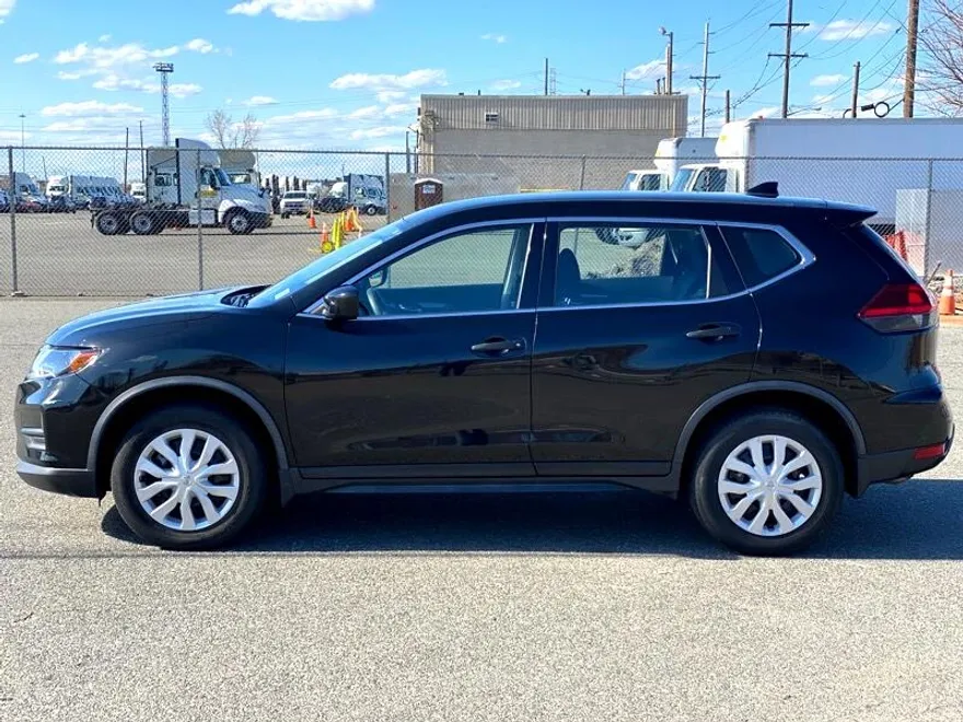 2018 Nissan Rogue S AWD photo 1