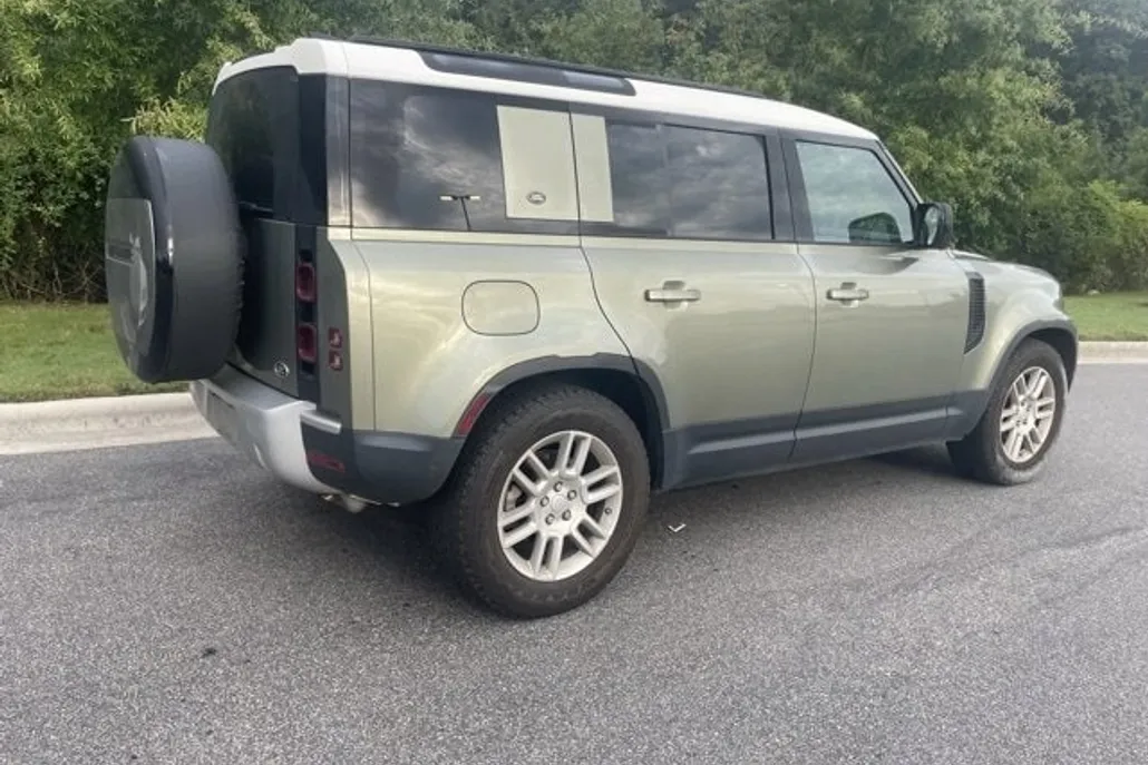 2020 Land Rover Defender S photo 1