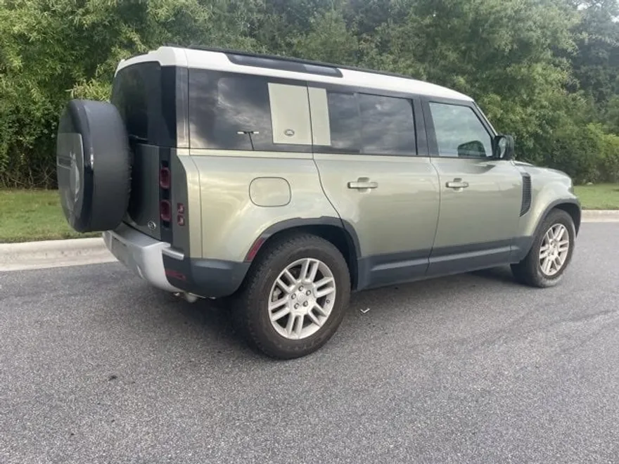 2020 Land Rover Defender S photo 1