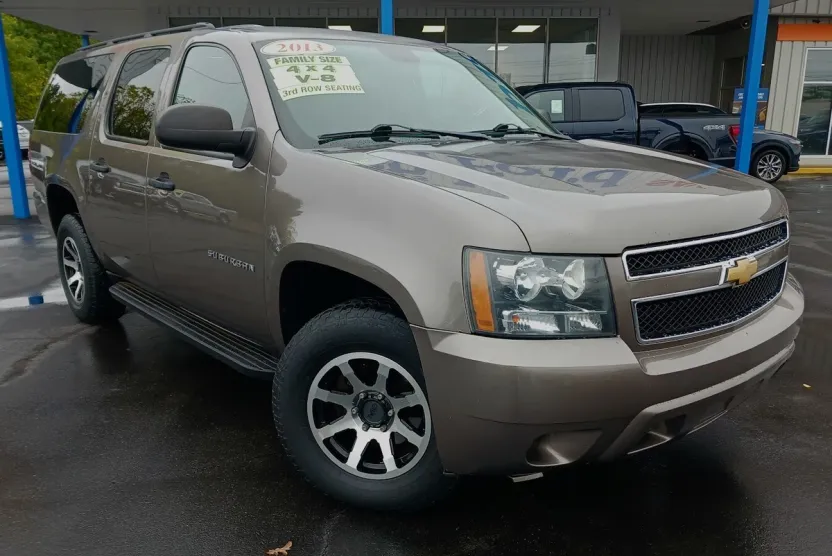 2013 Chevrolet Suburban 1500 photo 1