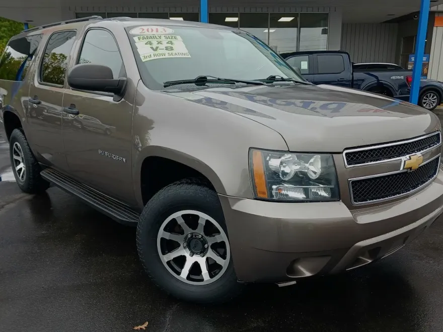 2013 Chevrolet Suburban 1500 photo 1