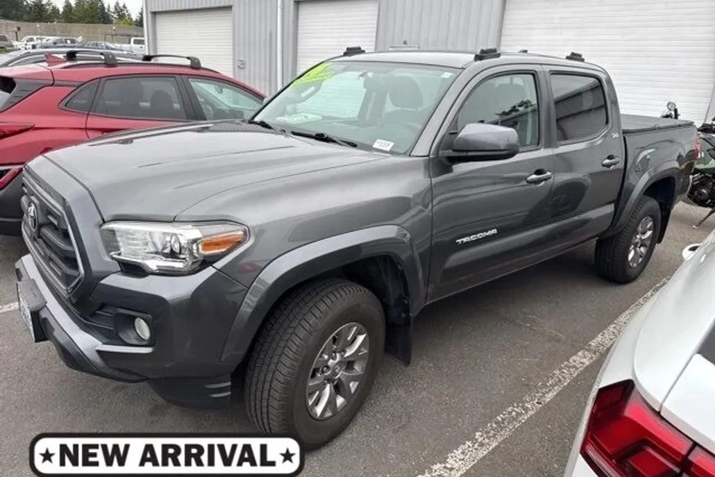 2016 Toyota Tacoma TRD Sport photo 1
