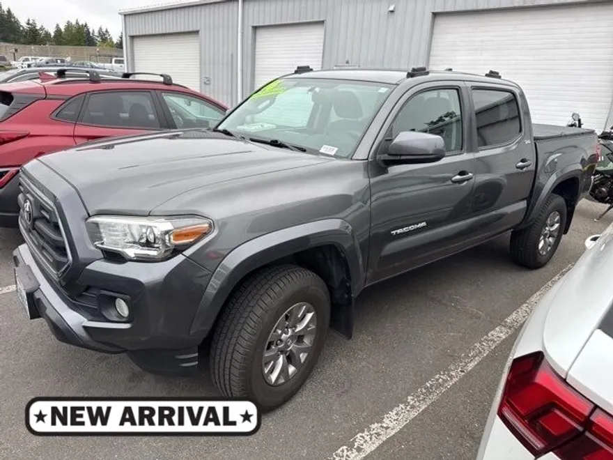 2016 Toyota Tacoma TRD Sport photo 1