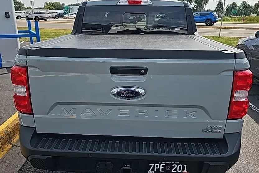 2022 Ford Maverick Lariat photo 1