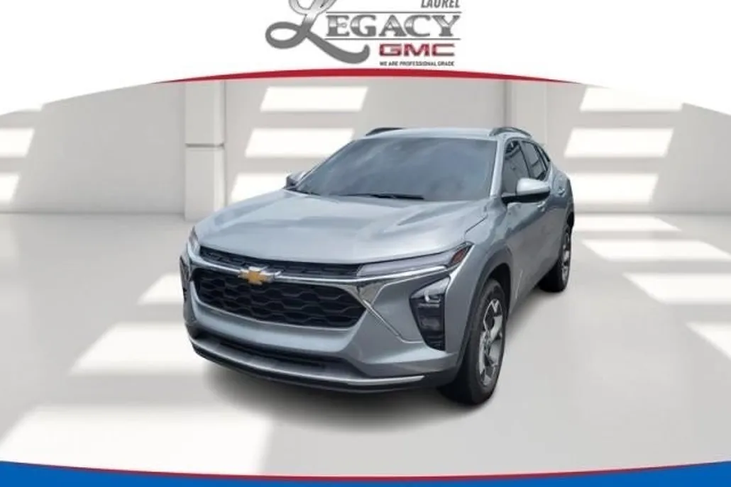 2025 Chevrolet Trax LT photo 1