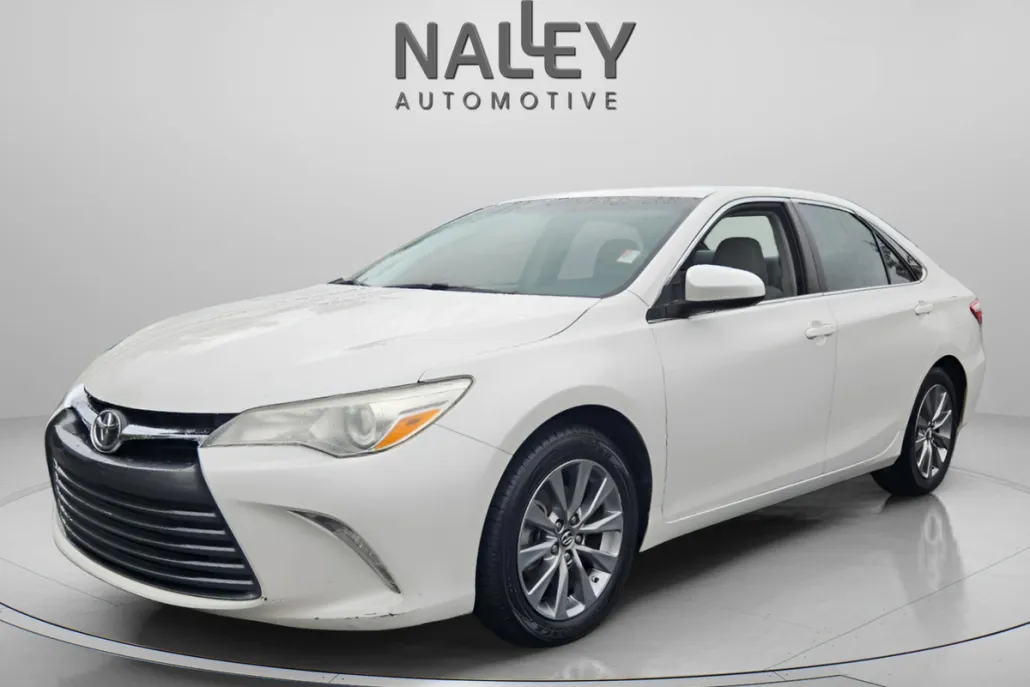 2015 Toyota Camry XLE photo 1
