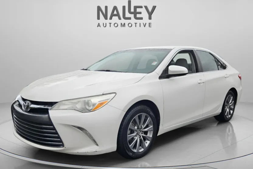 2015 Toyota Camry XLE photo 1