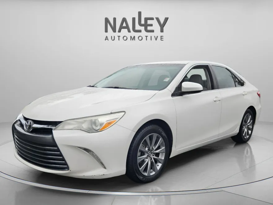 2015 Toyota Camry XLE photo 1