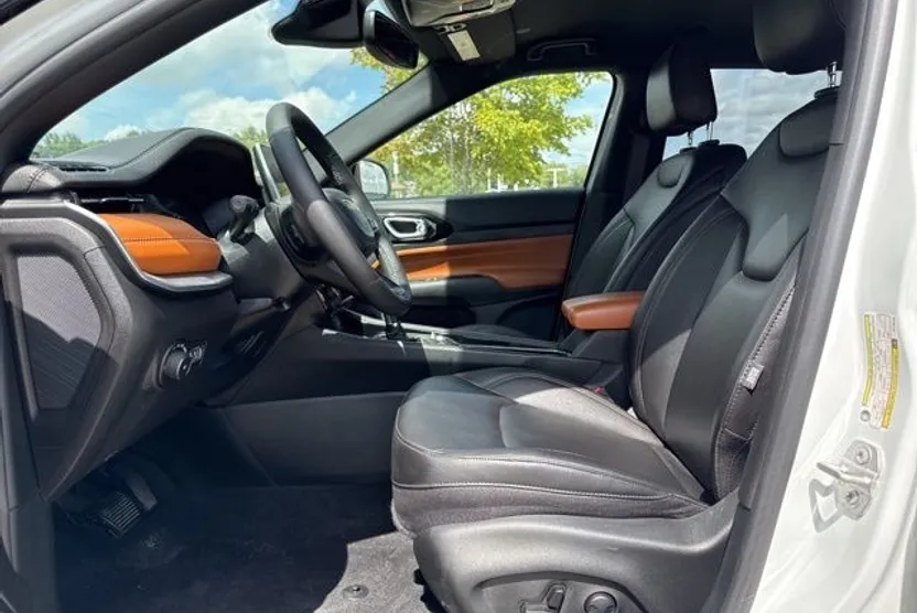 2024 Jeep Compass Limited photo 1