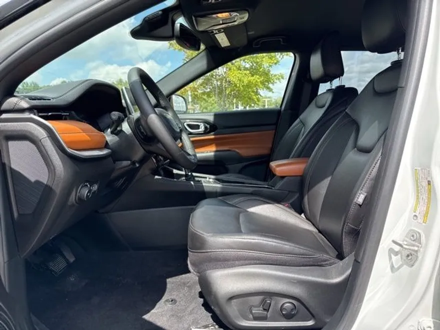 2024 Jeep Compass Limited photo 1