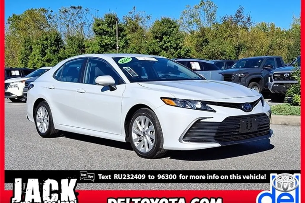 2024 Toyota Camry LE photo 1