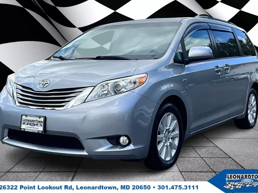 2017 Toyota Sienna XLE photo 1