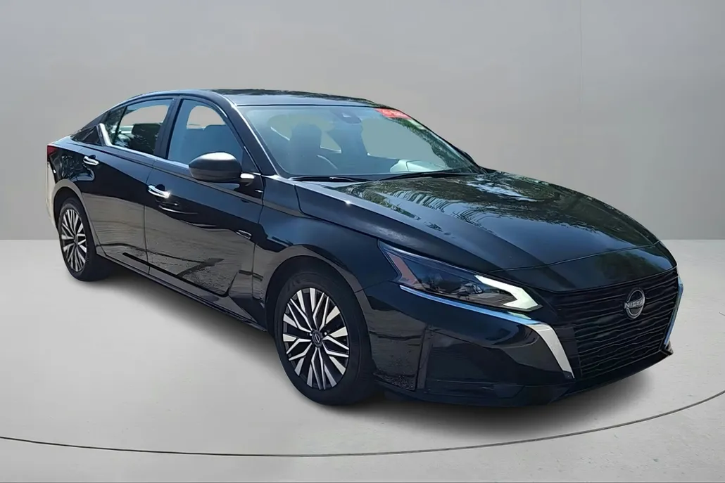 2024 Nissan Altima 2.5 SV photo 1