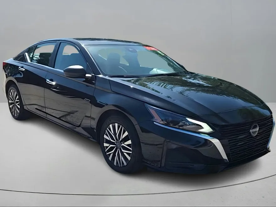 2024 Nissan Altima 2.5 SV photo 1