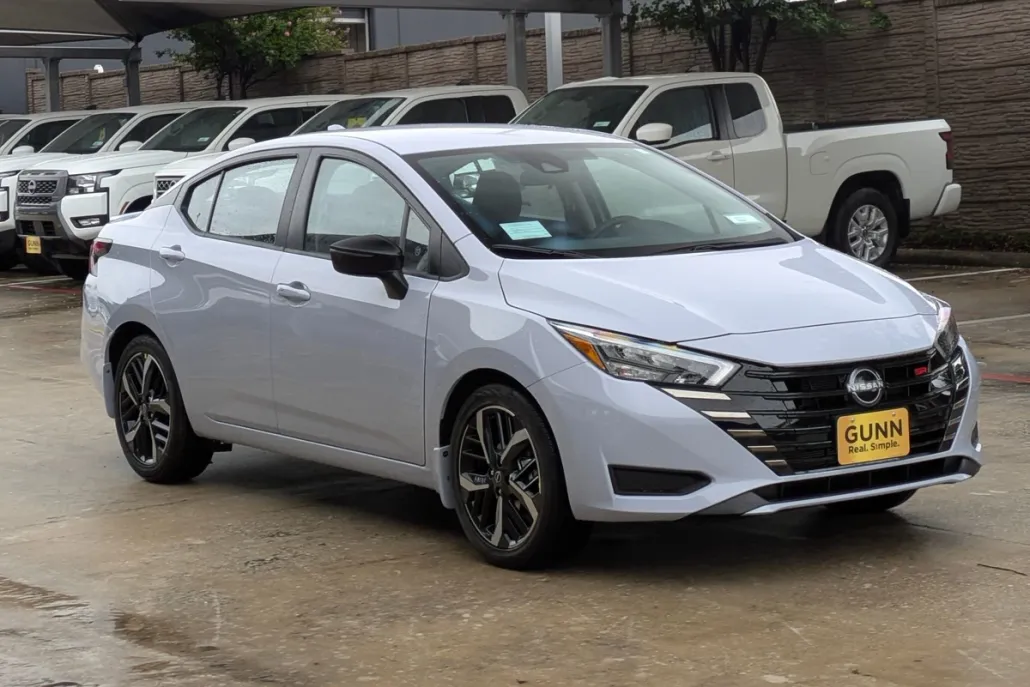 2025 Nissan Versa SR photo 1