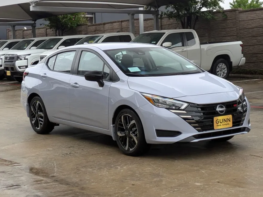 2025 Nissan Versa SR photo 1