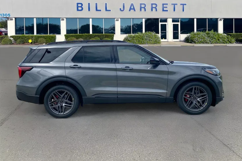 2025 Ford Explorer ST photo 1